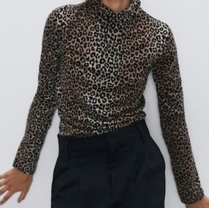 Zara sz S leopard turtle neck long sleeve top.